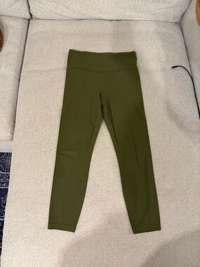 NWOT Athleta Elation 7/8 Olive Leggings / Size M